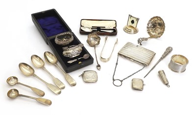 Lot 3 - A collection of silver