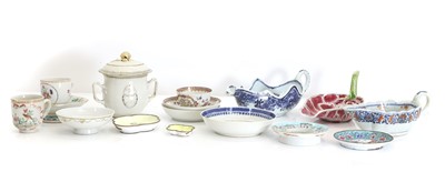 Lot 69 - A collection of Chinese porcelain