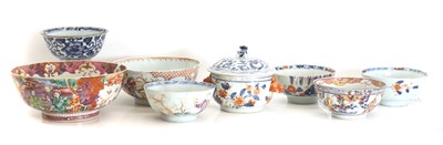 Lot 79 - A collection of Chinese porcelain bowls