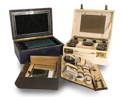 Lot 340 - A quantity of vanity sets and dressing cases