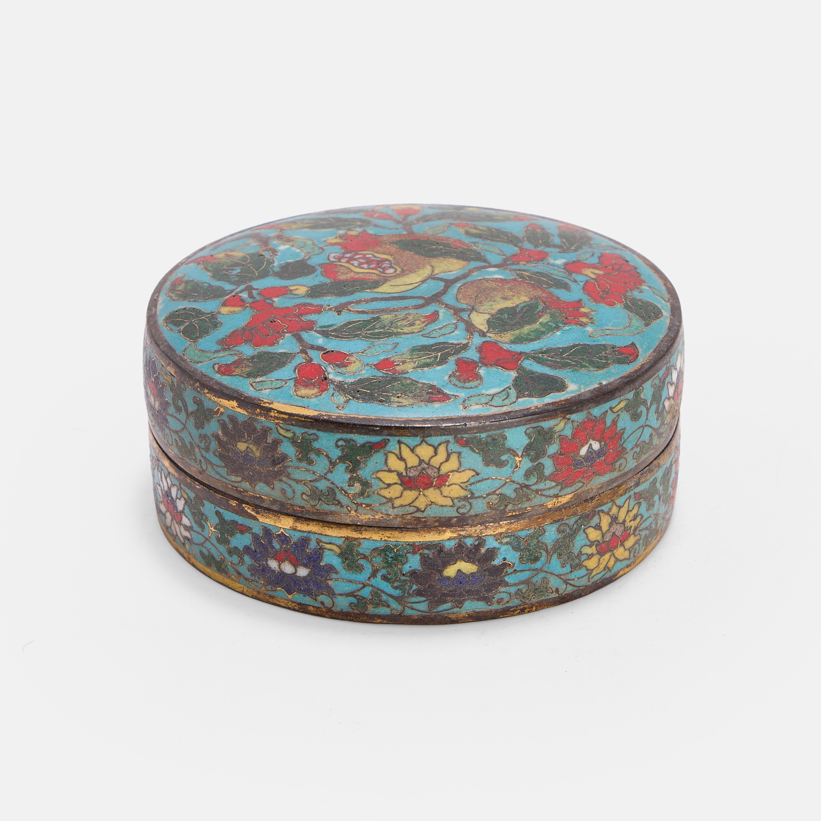 Chinis Box Lot 261 - A Chinese cloisonné box and cover,