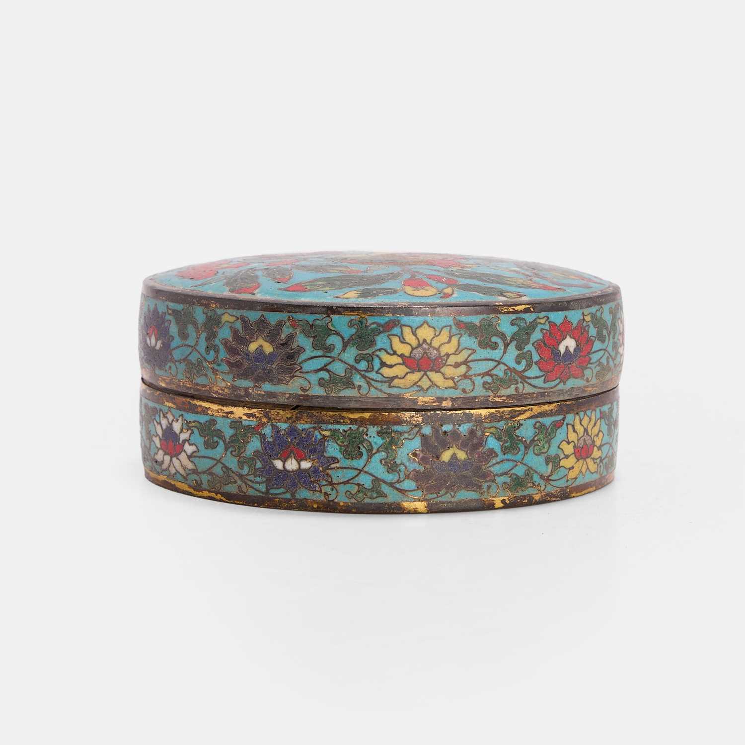 Lot 261 - A Chinese cloisonné box and cover,