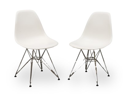 Lot 508 - A pair of Eames DSR chairs