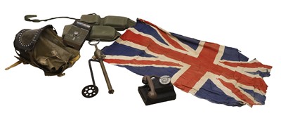 Lot 330 - A collection of militaria