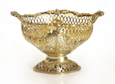 Lot 14 - A pierced silver gilt basket