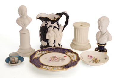 Lot 129 - A Sèvres porcelain fruit stand