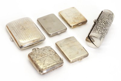 Lot 10 - A silver combination vesta and sovereign case