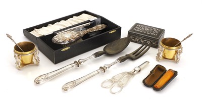 Lot 15 - A modern silver mounted brush and comb set